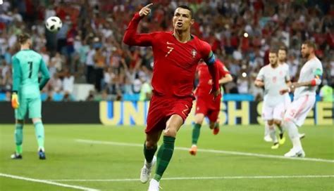 portugal and spain rivalry history|Spain vs. Portugal: the Iberian peninsula rivalry on the football field.